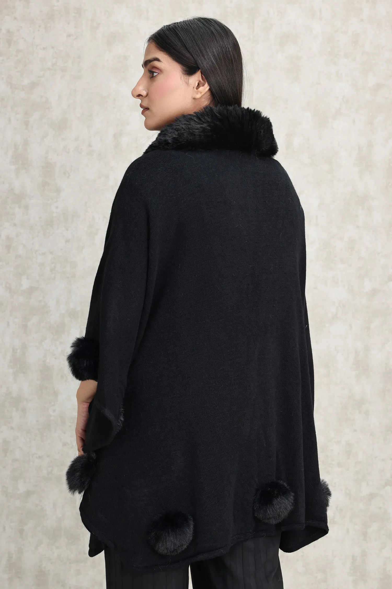 LUXUARY FAUX FUR CAPE-BLACK