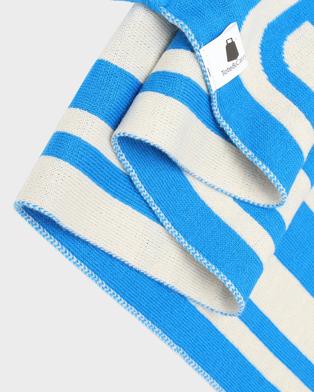 T&C Beanie Scarf Set in Blue & Cream