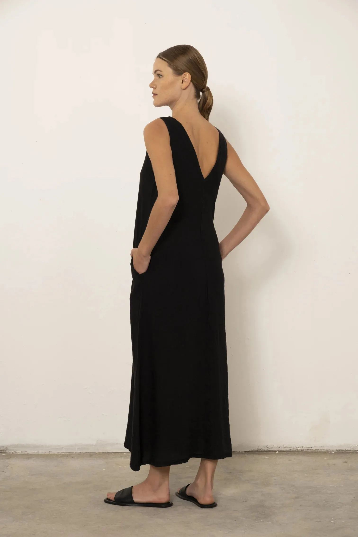 V-Neck Slit Raw Linen Dress black