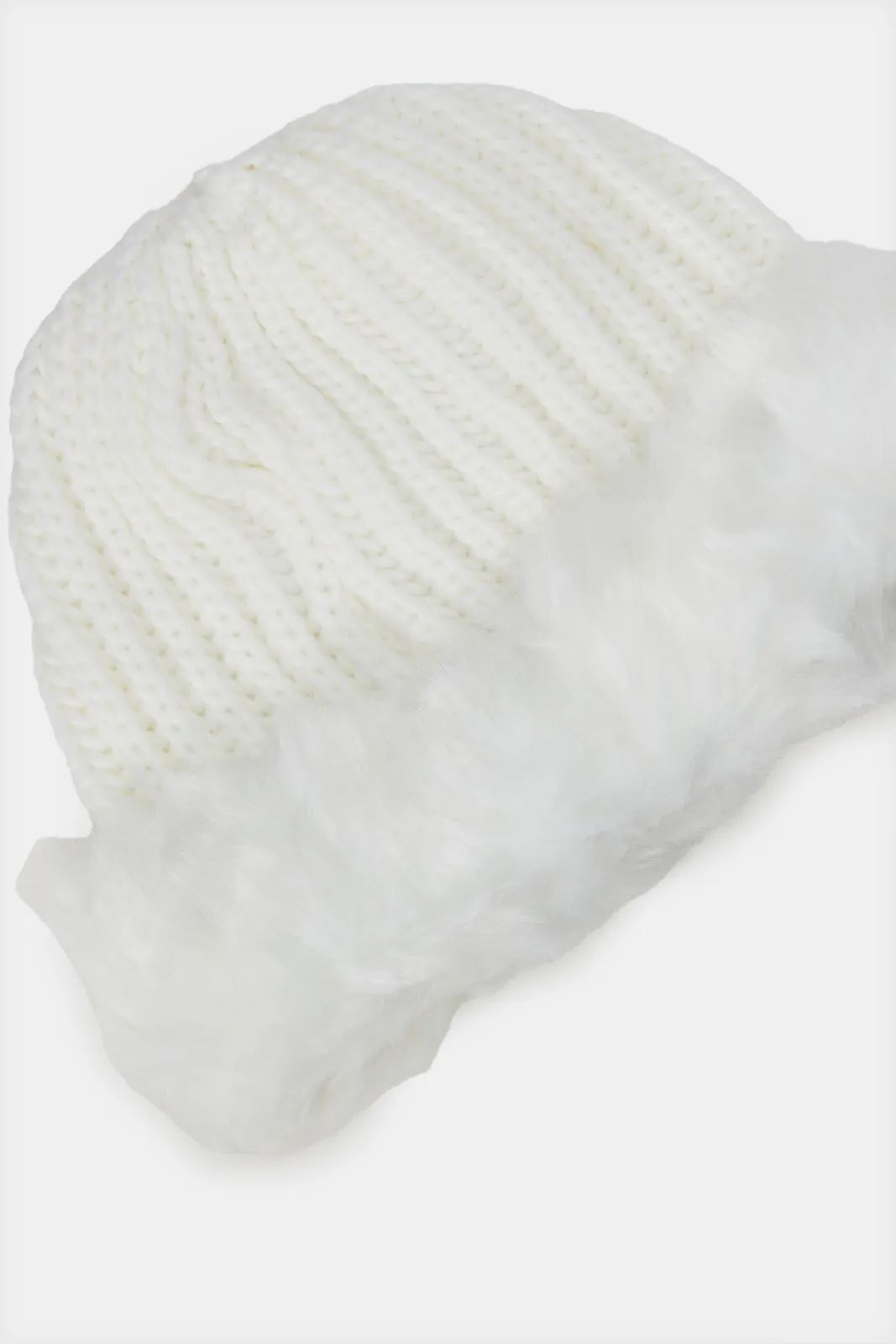 Women White Embellished  Knitted Cap